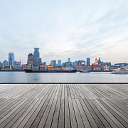 穿越都市脈動 上海高架路網的現代交響